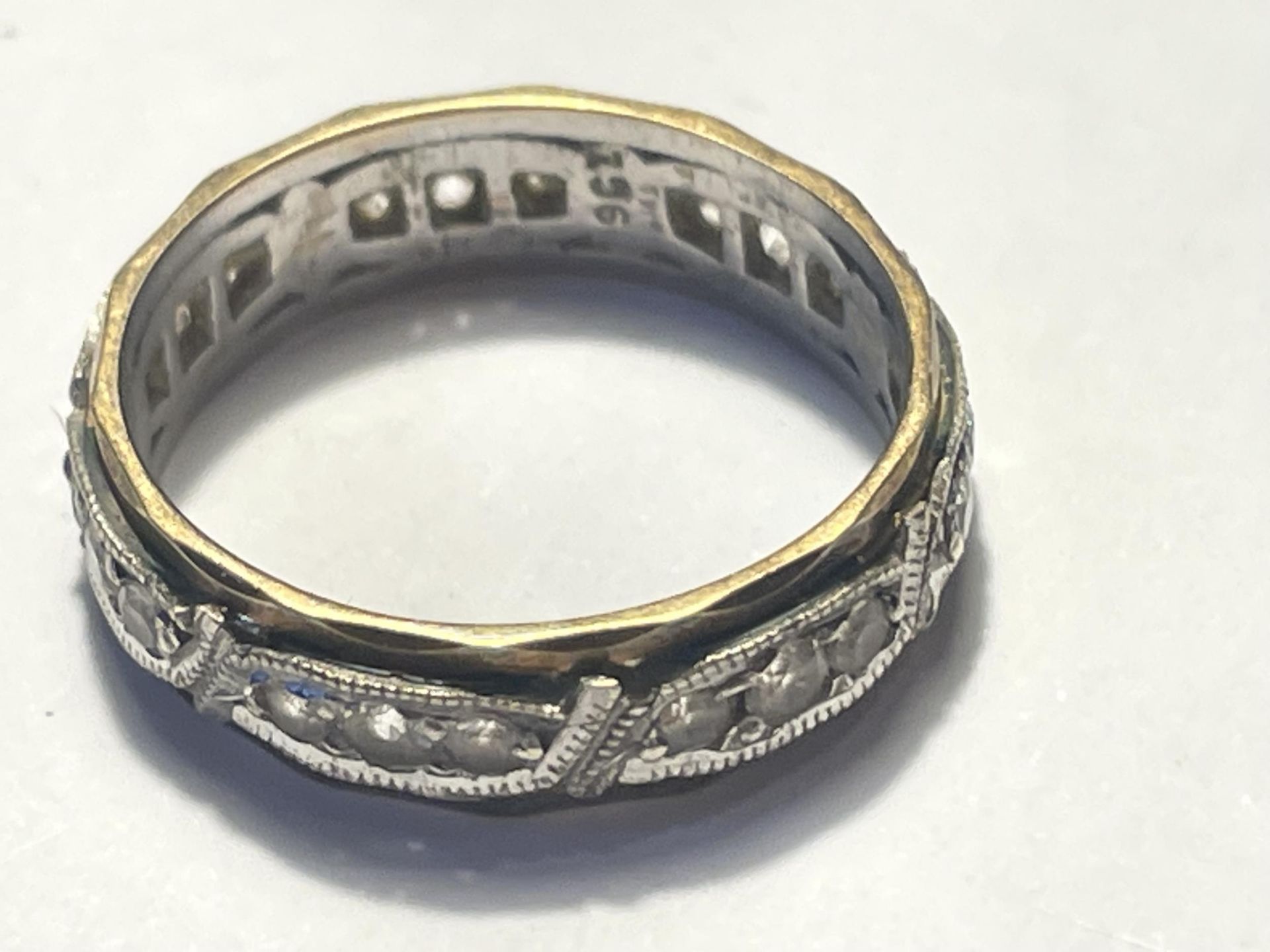 A 9 CARAT GOLD ETERNITY RING WITH CLEAR STONES SIZE L/M GROSS WEIGHT 2.96 GRAMS - Image 4 of 4