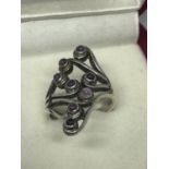 AN ORNATE SILVER DRESS RING SIZE P IN A PRESENTATION BOX