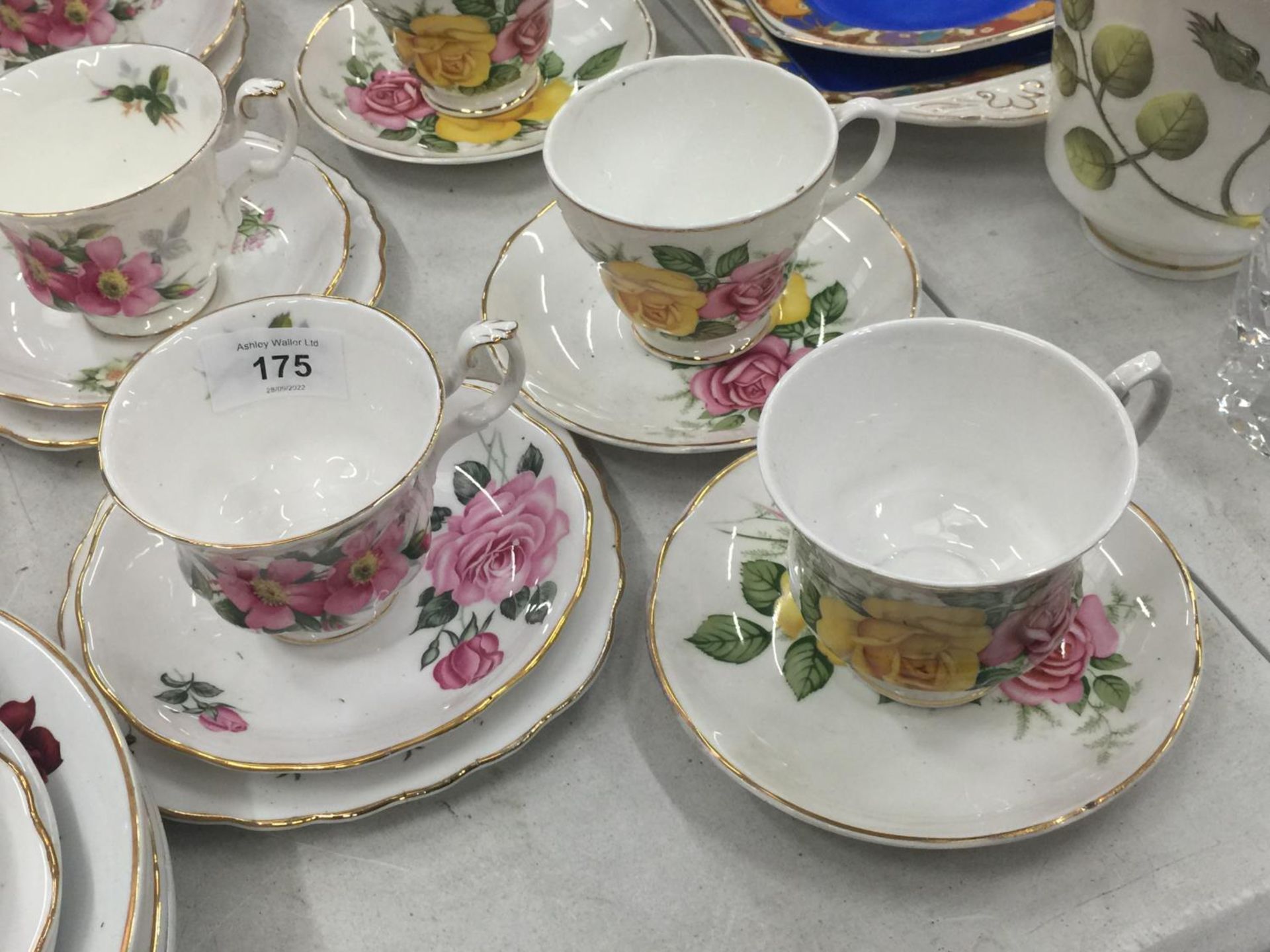 A QUANTITY OF CHINA CUPS, PLATES AND SAUCERS TO INCLUDE ROYAL ALBERT 'PRARIE ROSE', SHERIDAN, ETC - Image 3 of 7