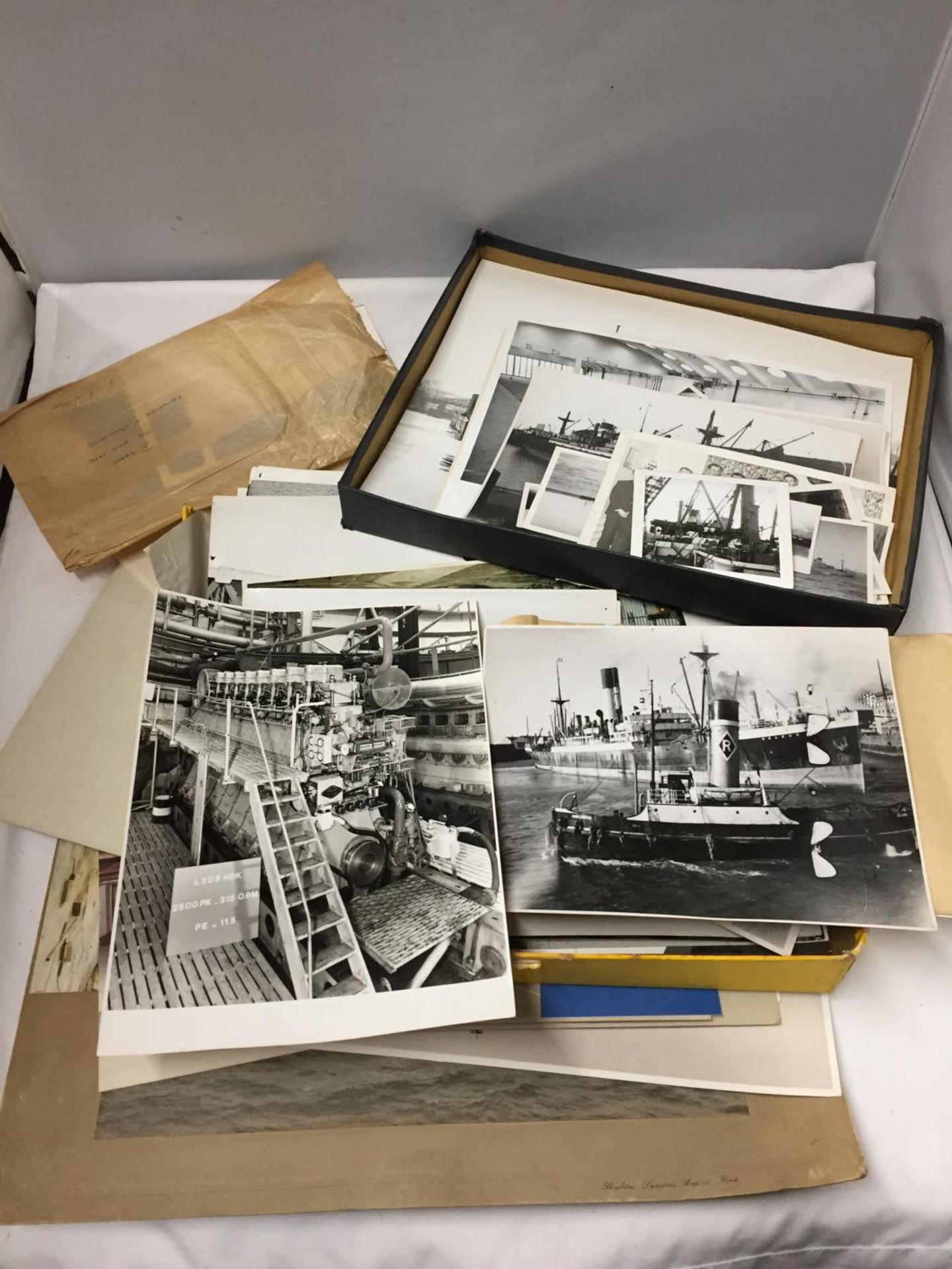 A LARGE COLLECTION OF BLACK AND WHITE PHOTOGRAPHS OF SHIP CONSTRUCTION BY ISAAC PIMBLOTT AND SONS OF