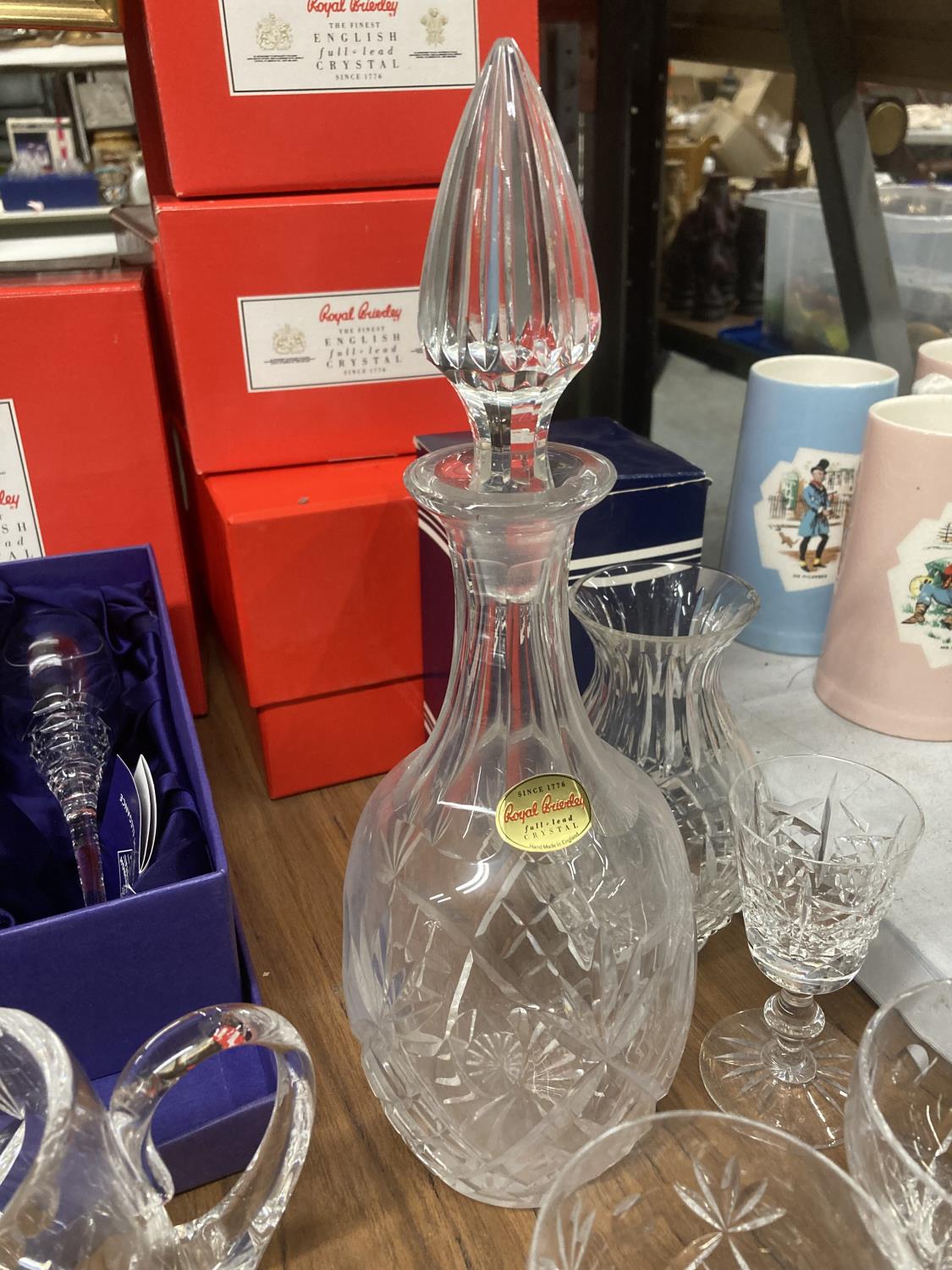 A QUANTITY OF BOXED GLASSWARE TO INCLUDE ROYAL BRIERLEY TUMBLERS, WINE GLASSES, DECANTER, ETC - Bild 3 aus 4