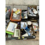 AN ASSORTMENT OF HOUSEHOLD CLEARANCE ITEMS TO INCLUDE GLASS WARE AND CERAMICS ETC