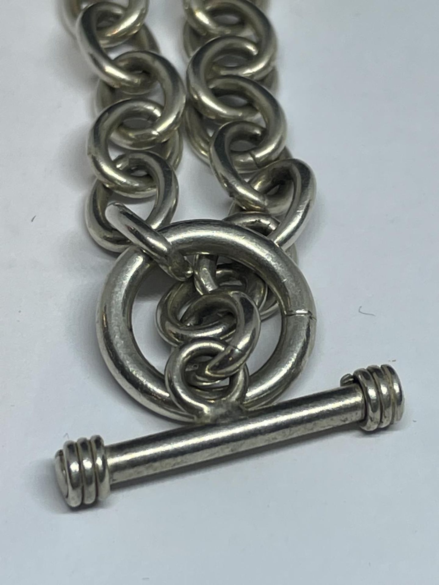 A MARKED SILVER T BAR NECKLACE - Image 2 of 3