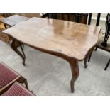 A 19TH CENTURY CONTINENTAL DINING TABLE WITH SHAPED TOP ON CABRIOLE LEGS 50" X 30"