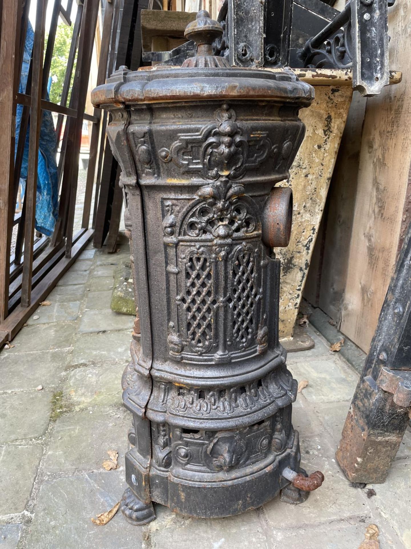 CAST IRON GAS LOG BURNER APPROX 85CM HIGH - Image 4 of 4