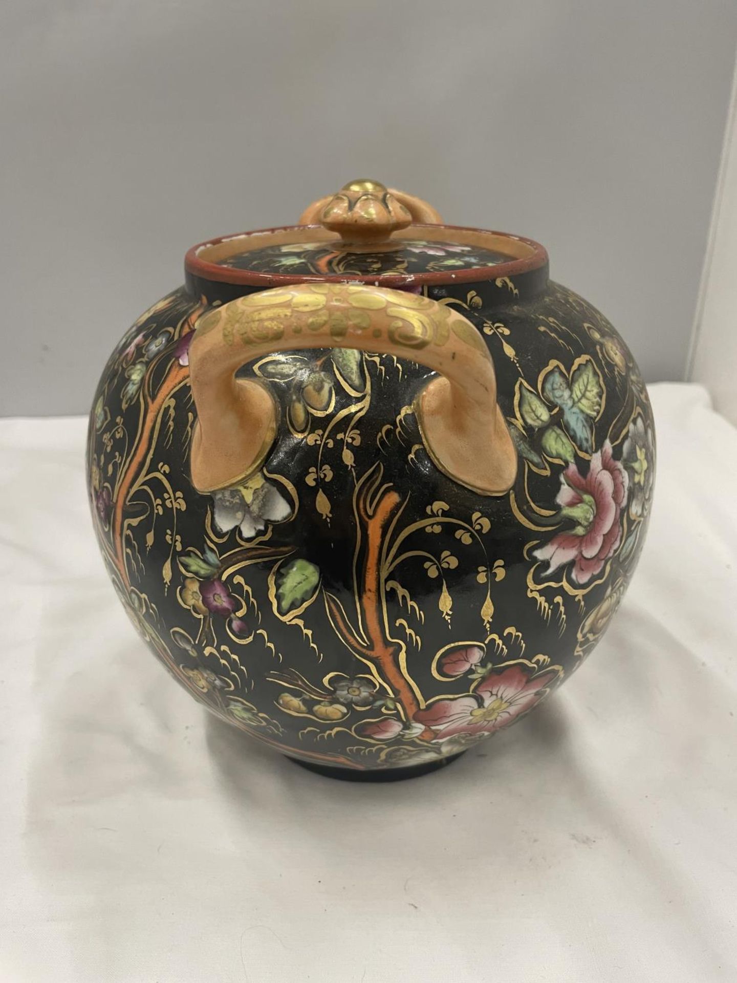 A VINTAGE LARGE TWIN HANDLED LIDDED POT WITH FLORAL DESIGN HEIGHT 22CM - Image 2 of 6