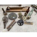 AN ASSORTMENT OF ITEMS TO INCLUDE A BREAD SLICING BOARD, A BELL AND GLASS BOTTLES ETC