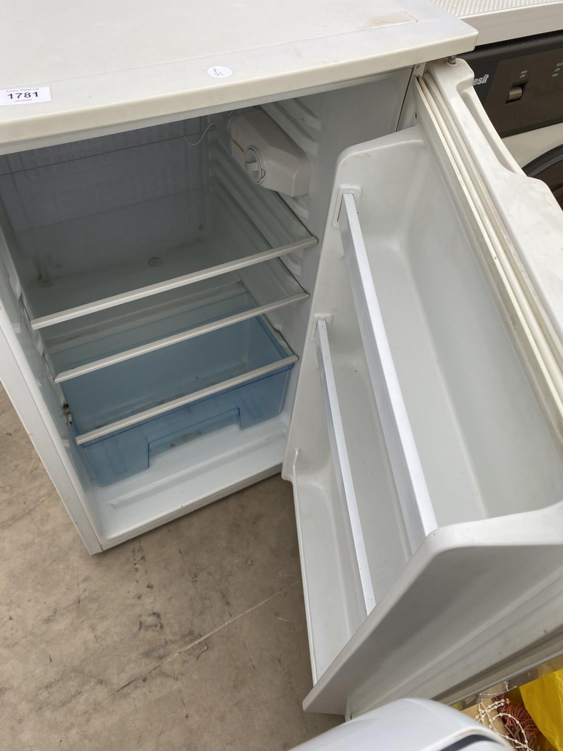 A WHITE ICEKING UNDERCOUNTER FRIDGE - Bild 2 aus 2