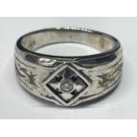 A SILVER RING WITH CENTRE CLEAR STONE SIZR R/S IN A PRESENTATION BOX