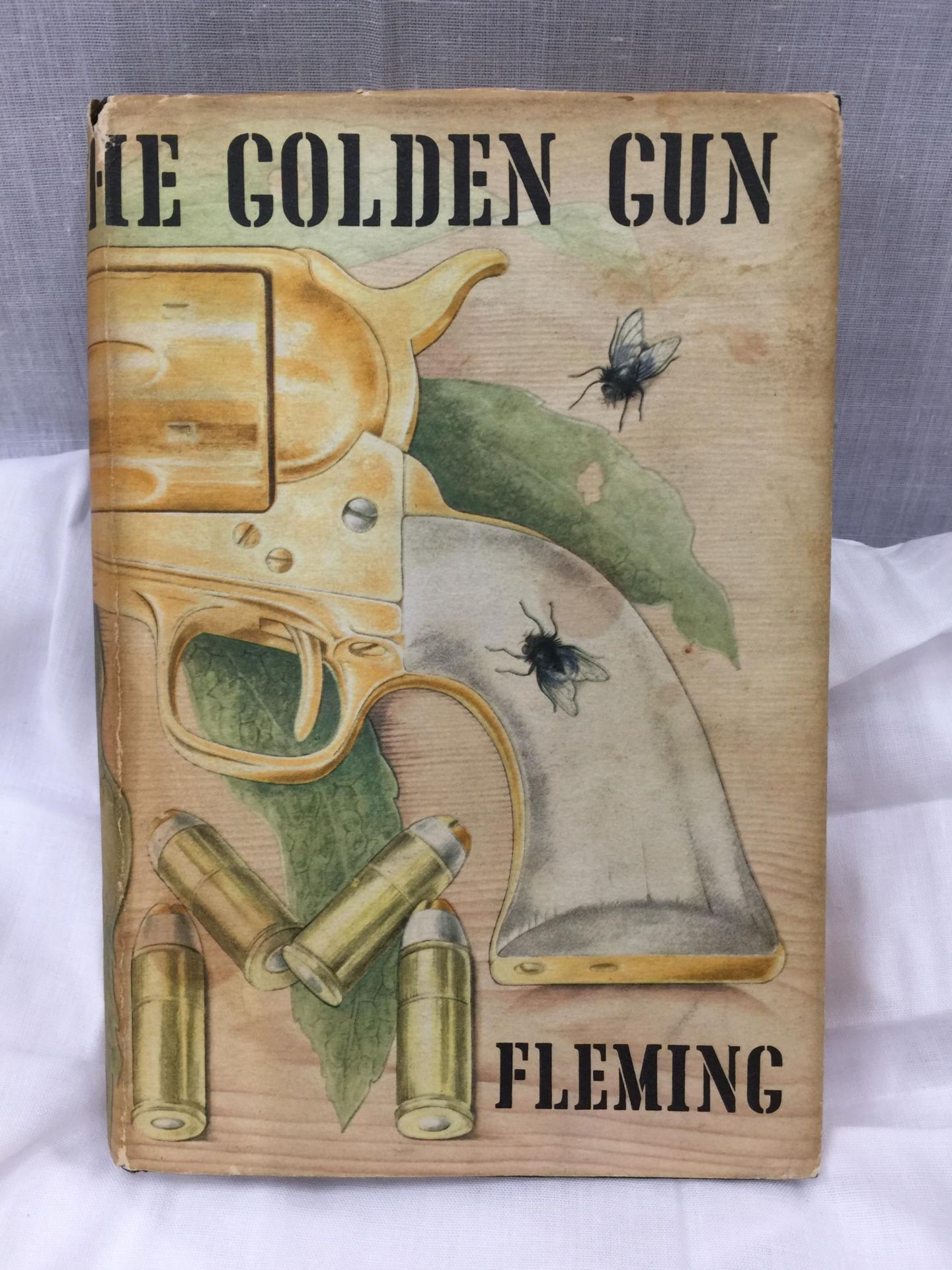 A FIRST EDITION JAMES BOND NOVEL - THE MAN WITH THE GOLDEN GUN BY IAN FLEMING, HARDBACK WITH DUST