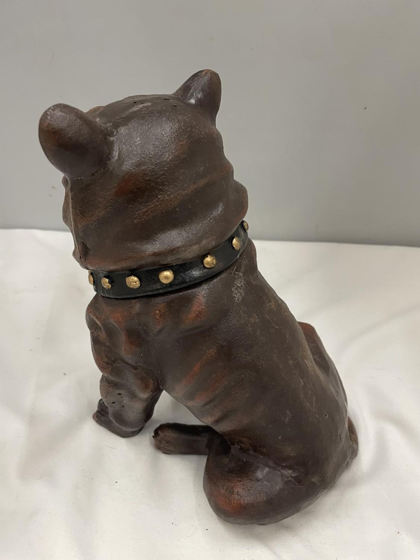 A CAST FIGURE OF A BULLDOG WITH GLASS EYES - Image 3 of 5