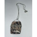 A SILVER AND AGATE NECKLACE