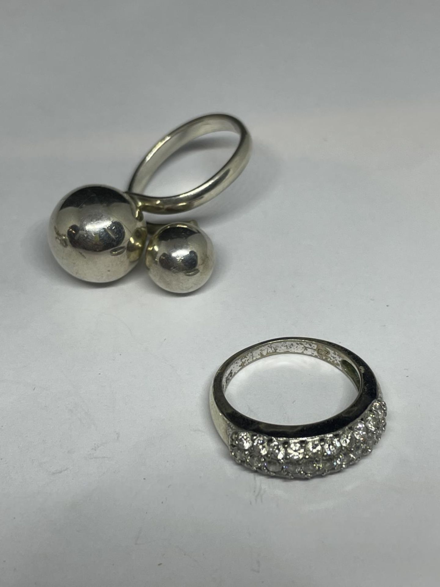 FIVE MARKED SILVER RINGS - Image 3 of 3