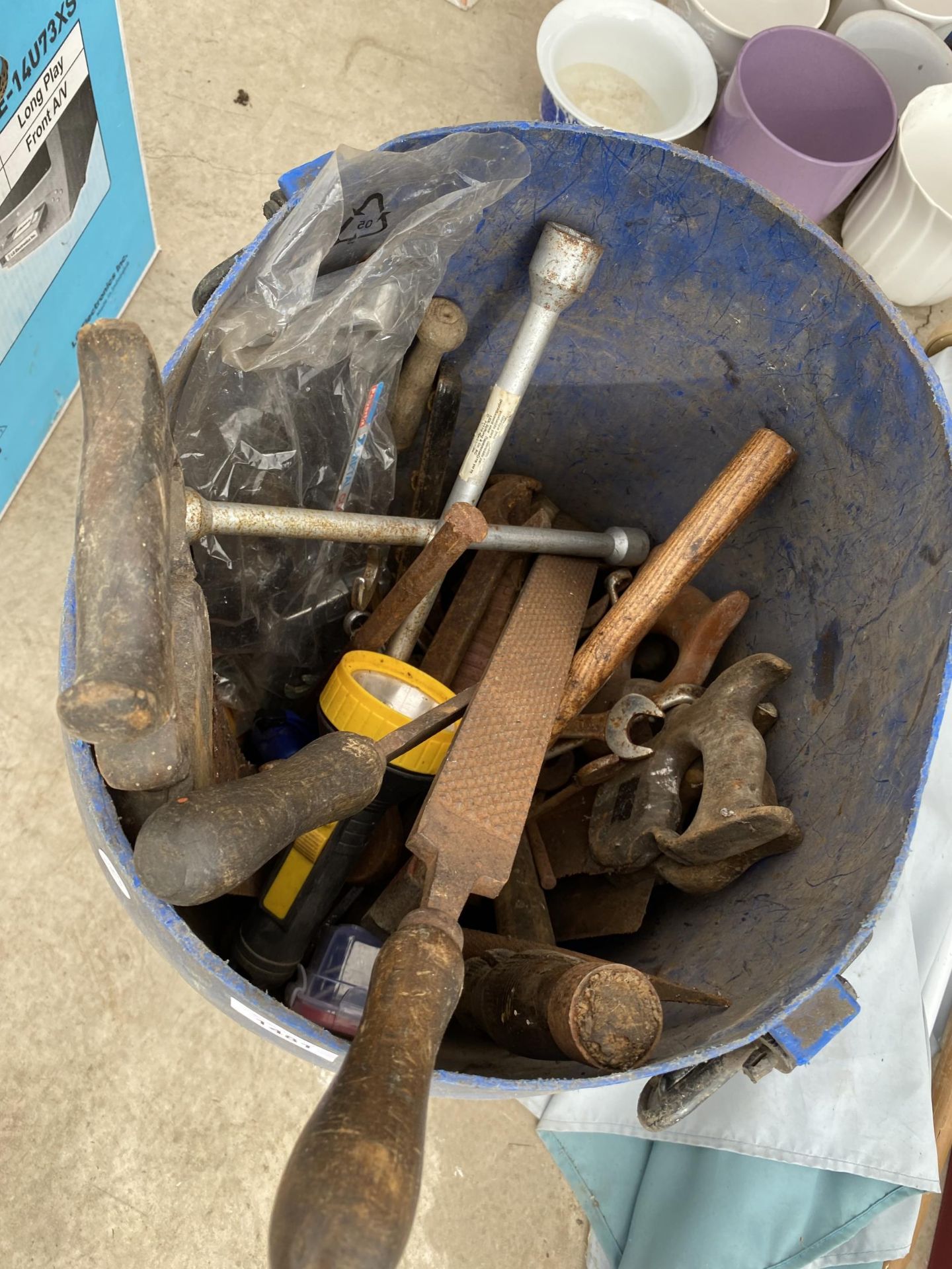 A LARGE ASSORTMENT OF VINTAGE TOOLS TO INCLUDE FILES, SAWS AND SPANNERS ETC - Image 2 of 2