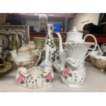 A QUANTITY OF CERAMIC ITEMS TO INCLUDE SWAN VASE AND PLANTER, TEAPOTS, COFFEE POT, JUG, ETC