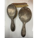 THREE HALLMARKED CHESTER SILVER ITEMS TO INCLUDE A HAIRBRUSH, HAND MIRROR AND COMB