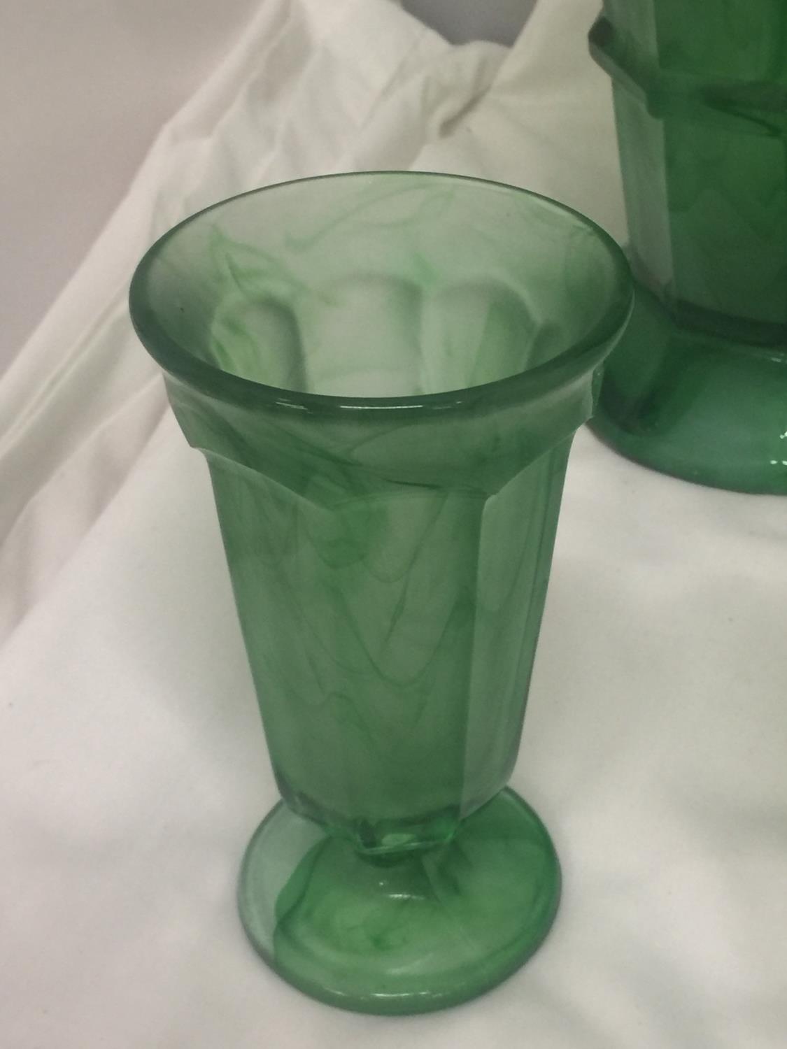 FIVE PIECES OF EMERALD GREEN CLOUD GLASS TO INCLUDE PLANTERS AND VASES - Image 5 of 6