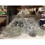 A QUANTITY OF GLASSWARE TO INCLUDE BOWLS, DESSERT DISHES, TUMBLERS, ETC