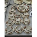 A QUANTITY OF ELIZABETHAN 'ENGLISH GARDEN' TO INCLUDE DINNER PLATES, CUPS, SAUCERS, ETC