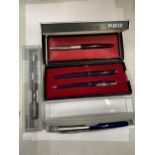 FIVE BOXED PARKER PENS TO INCLUDE FOUNTAIN, BALLPOINT, ROLLER BALL ETC