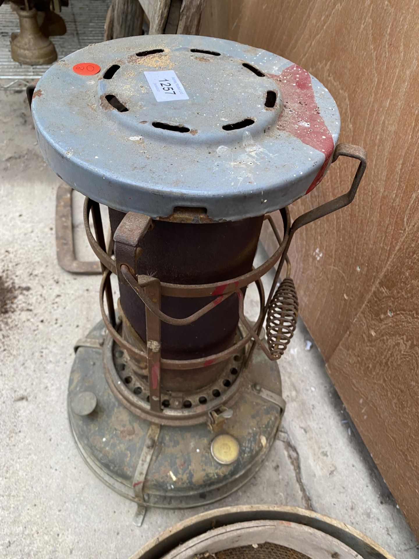 A VINTAGE PARAFIN GREENHOUSE HEATER - Image 2 of 3