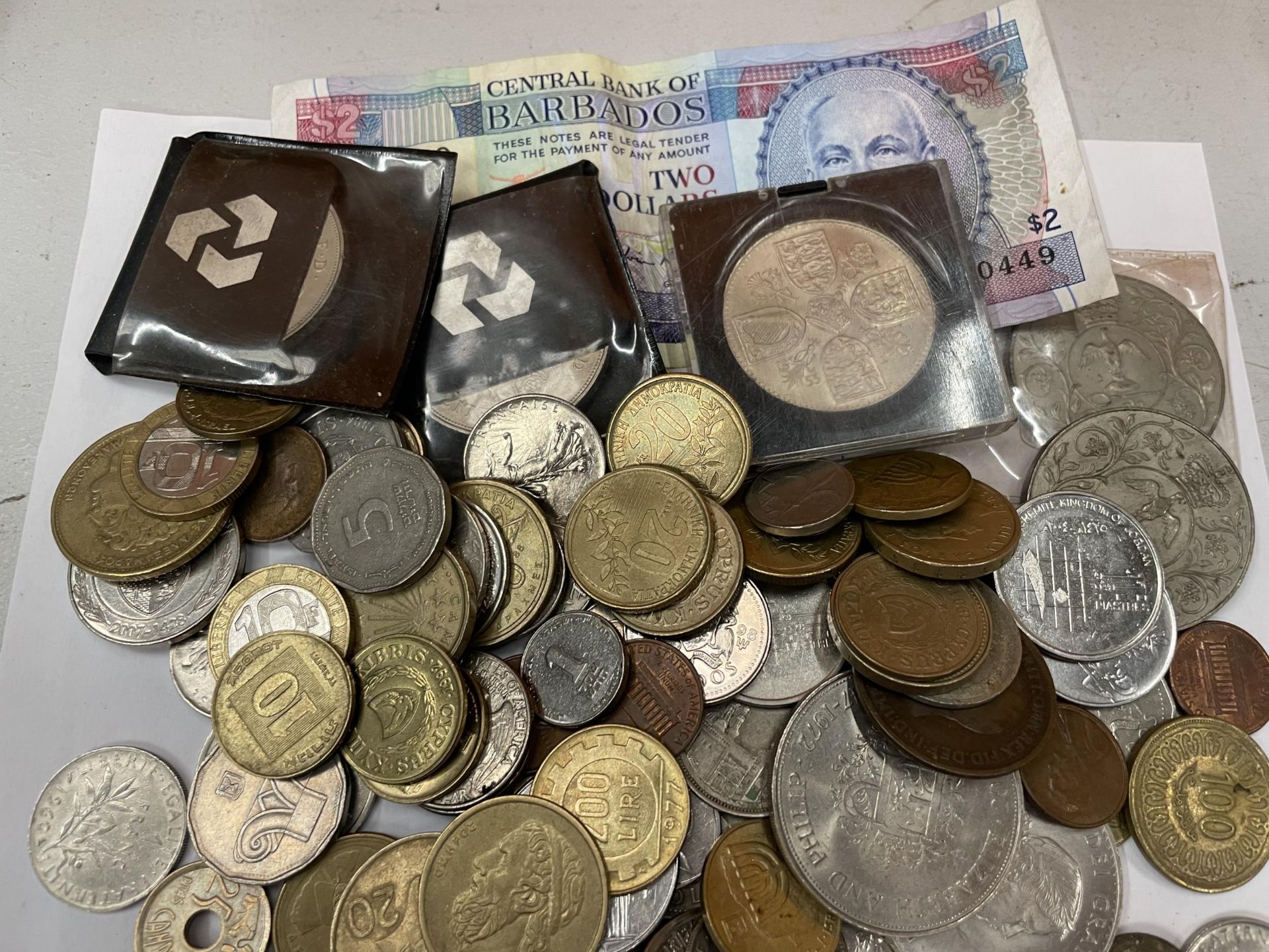 A LARGE QUANTITY OF VARIOUS COINS AND NOTES - Image 2 of 4