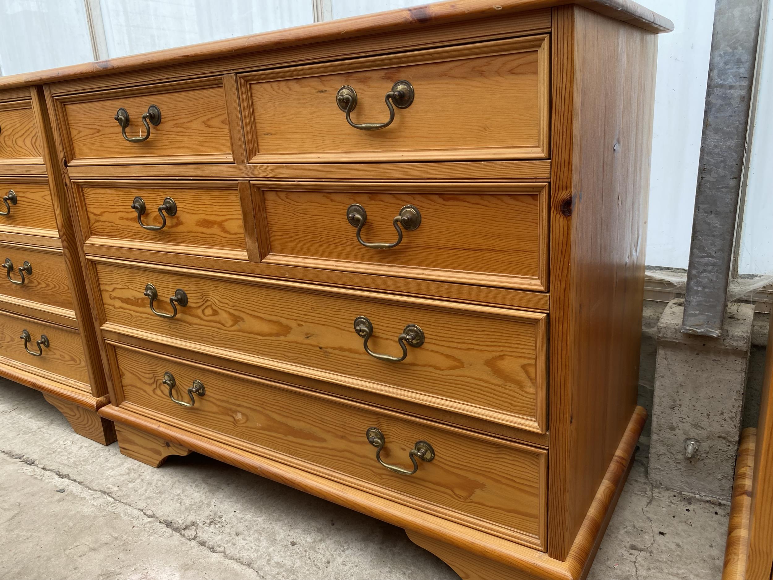 A MODERN PINE CHEST OF FOUR SHORT AND TWO LONG DRAWERS 36" WIDE - Image 2 of 3