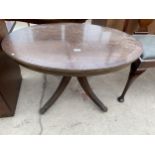 AN OVAL MAHOGANY AND CROSSBANDED COFFEE TABLE