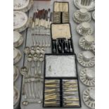 ALARGE QUANTITY OF VINTAGE FLATWARE TO INCLUDE BOXED ARTS AND CRAFTS STYLE CAKE FORKS, KNIVES,