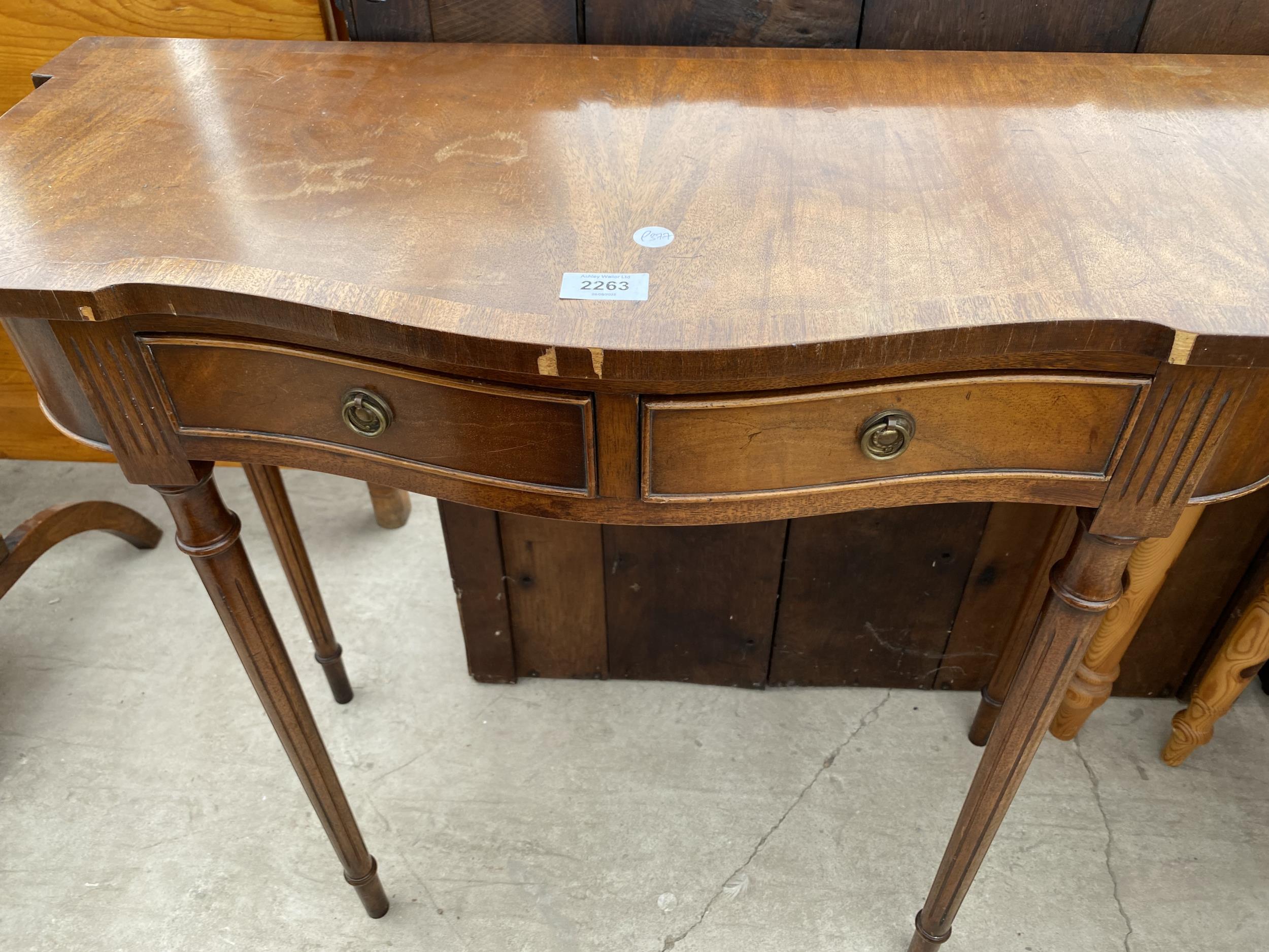 A REPRODUCTION MAHOGANY AND CROSSBAND SIDE TABLE WITH TWO DRAWERS 31" WIDE - Image 5 of 5