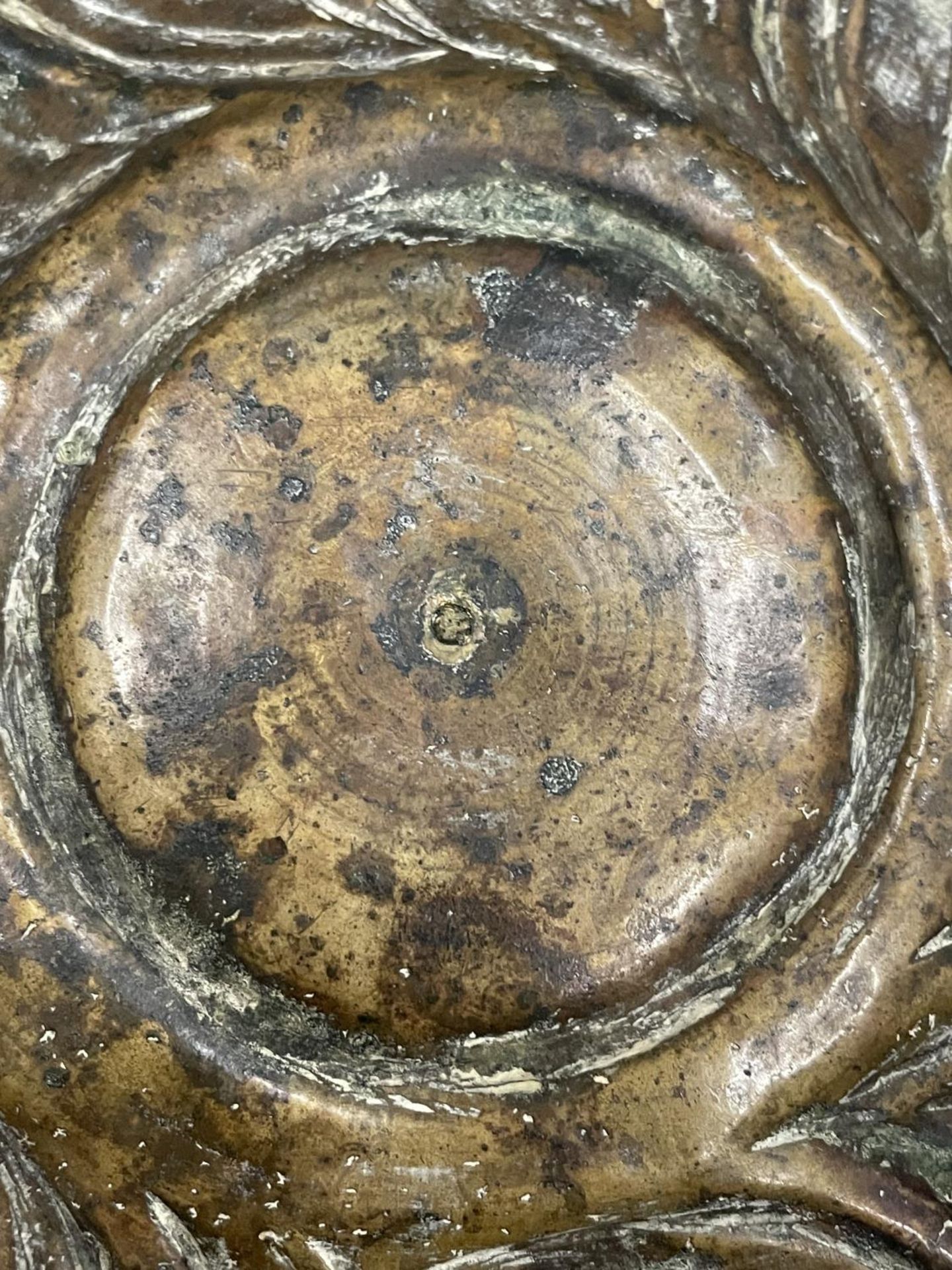 A VINTAGE BRASS ALMS PLATE DIAMETER (HOLE DRILLED IN TOP) - Image 4 of 5