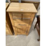 A MODERN OAK THREE DRAWER UNIT WITH CUPBOARD TO THE BASE, 19.5" WIDE