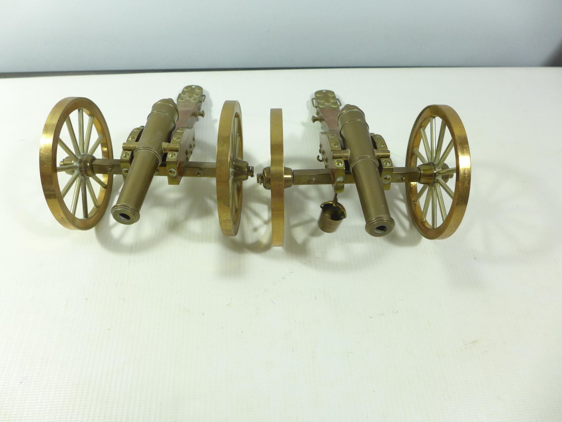 A PAIR OF 20TH CENTURY NAPOLEONIC WAR MODEL CANNONS ON WOOD CARRIAGES, 11CM BARRELS - Image 3 of 4