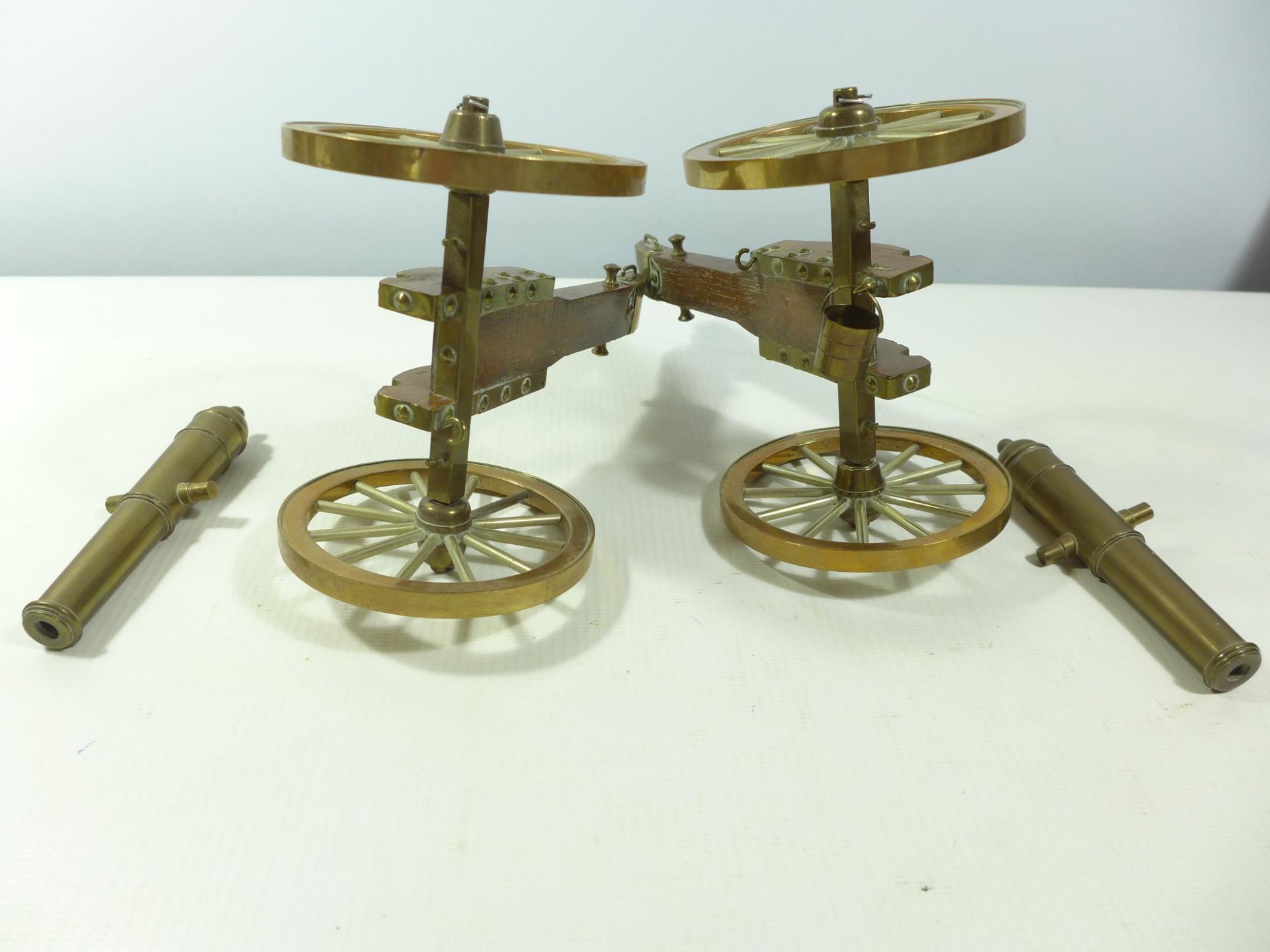 A PAIR OF 20TH CENTURY NAPOLEONIC WAR MODEL CANNONS ON WOOD CARRIAGES, 11CM BARRELS - Image 4 of 4