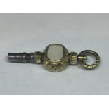 AN ORNATE GOLD PLATED WATCH KEY