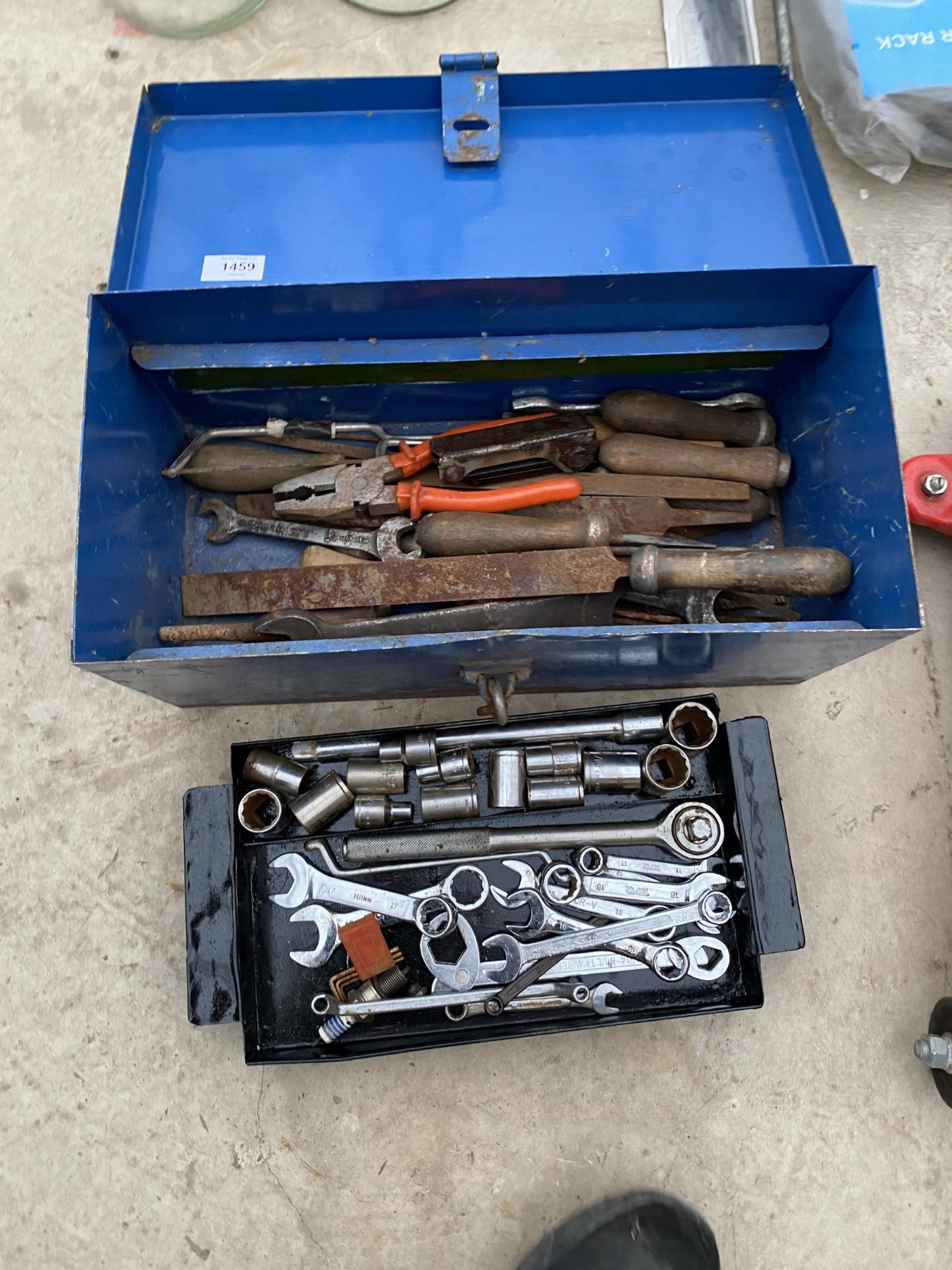 A METAL TOOL CHEST CONTAINING AN ASSORTMENT OF SPANNERS, SOCKETS AND FILES ETC