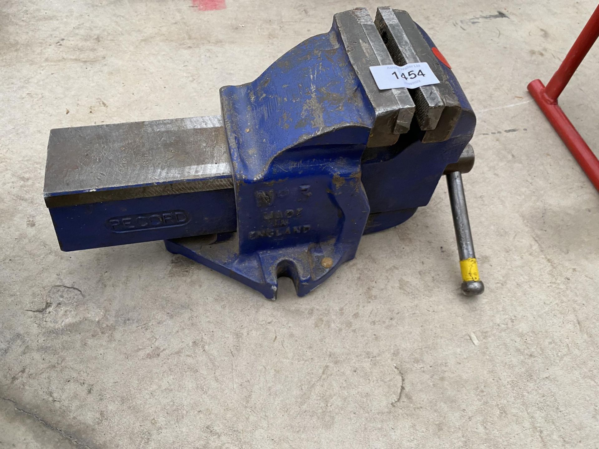 A RECORD NO.3 WORK BENCH VICE