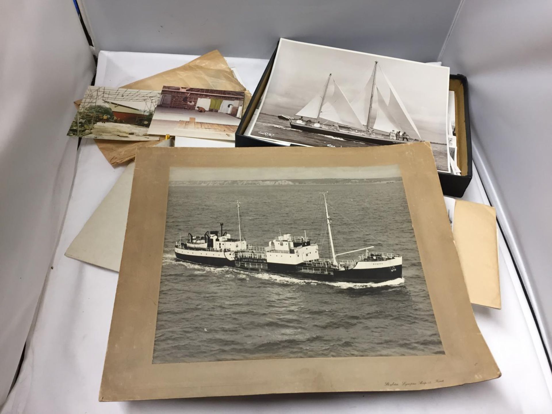 A LARGE COLLECTION OF BLACK AND WHITE PHOTOGRAPHS OF SHIP CONSTRUCTION BY ISAAC PIMBLOTT AND SONS OF - Image 2 of 4