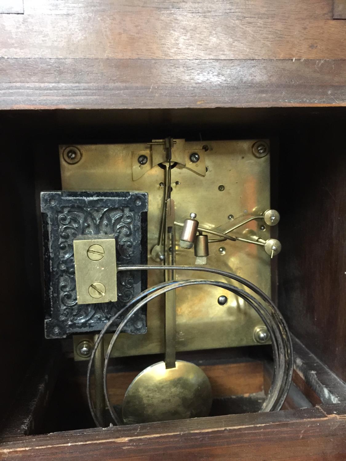 TWO VINTAGE MAHOGANY CASED MANTLE CLOCKS, BOTH WITH KEYS AND PENDULUMS - Image 5 of 5