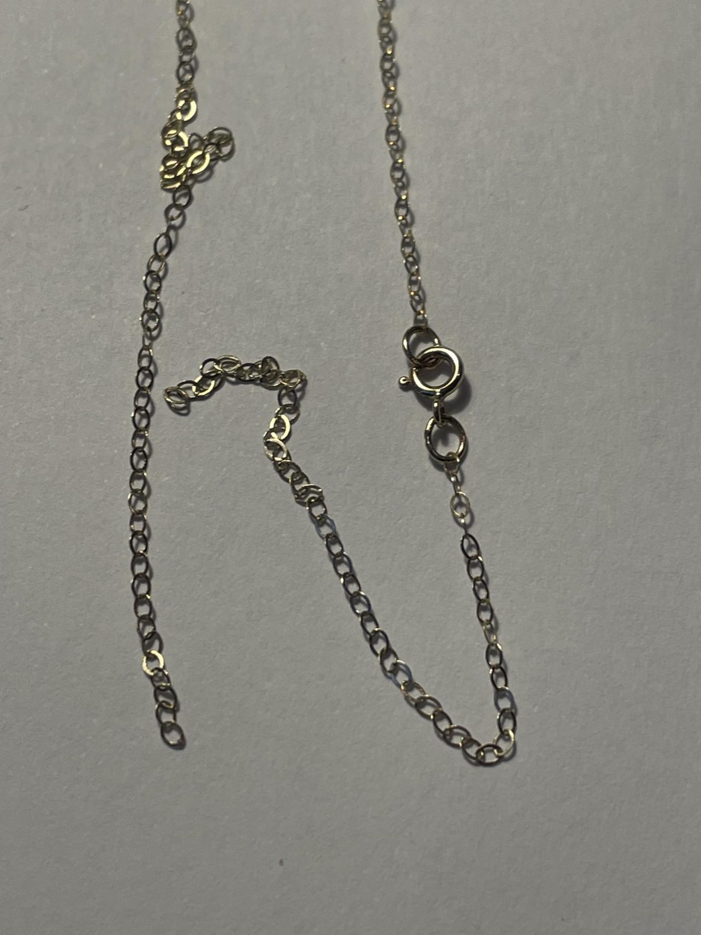 A 9 CARAT GOLD CHAIN WITH A ST CHRISTOPHER AND A CROSS PENDANT AND A FURTHER NECKLACE A/F GROSS - Image 4 of 4