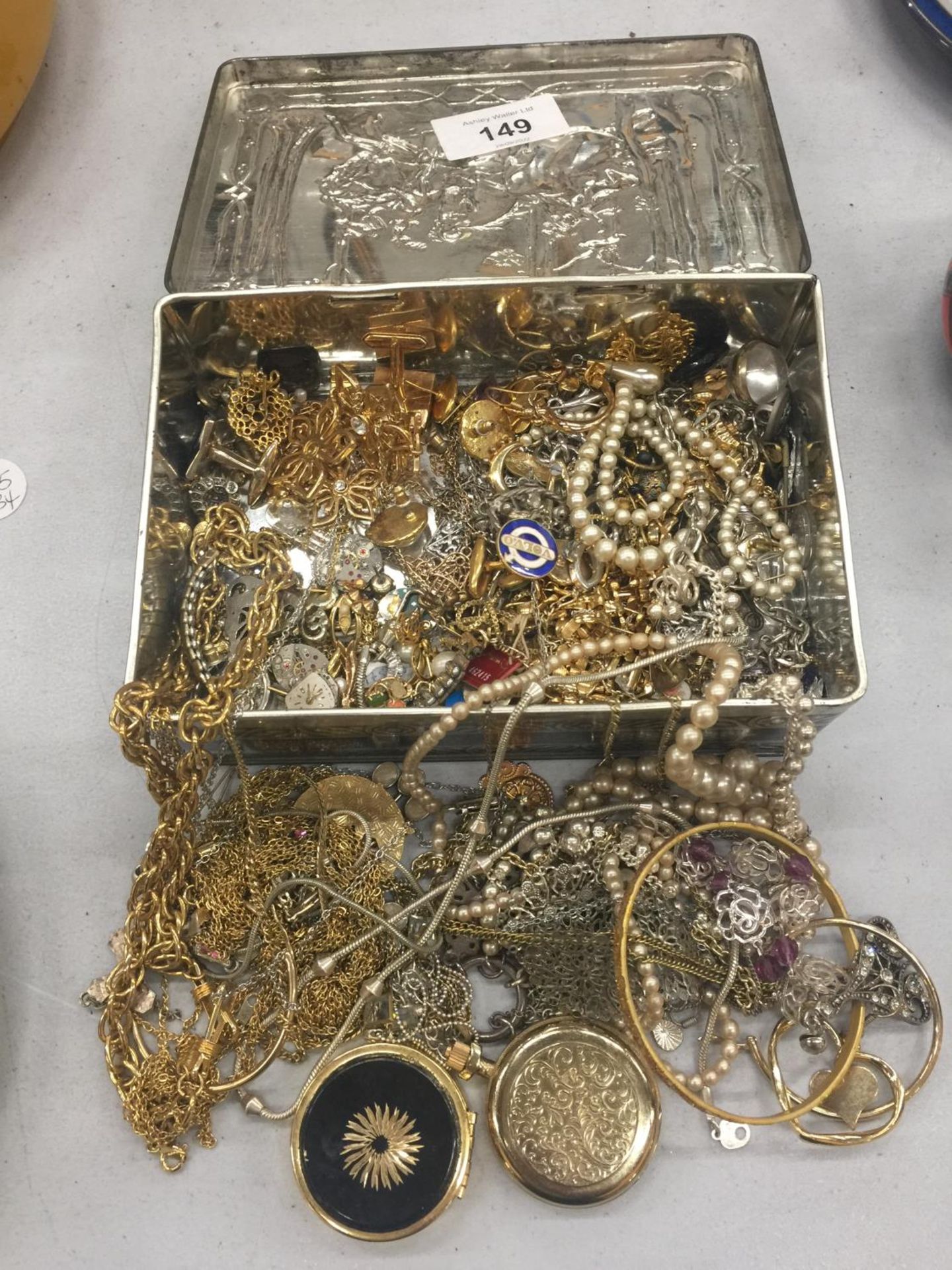 A VINTAGE RILEY'S TOFFEE BOX CONTAINING A QUANTITY OF COSTUME JEWELLERY TO INCLUDE BANGLES,