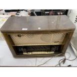 A VINTAGE GRETS VALVE RADIO