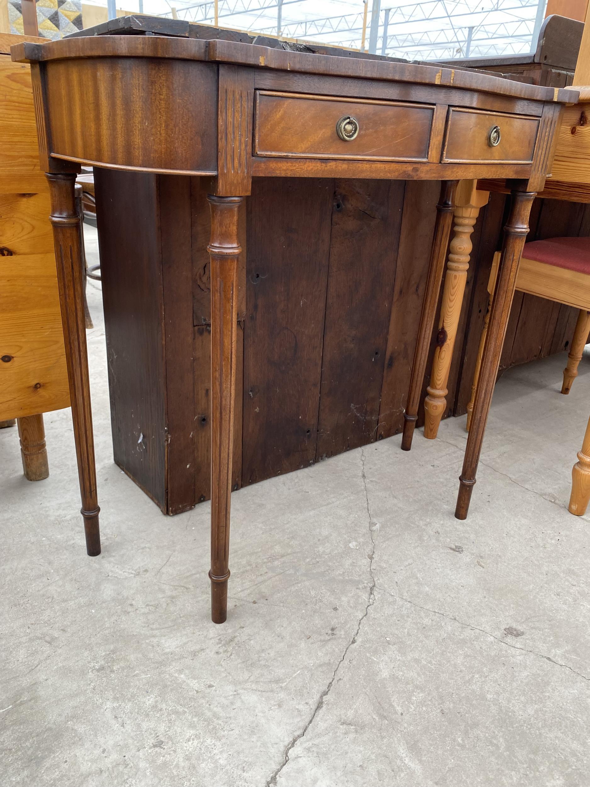 A REPRODUCTION MAHOGANY AND CROSSBAND SIDE TABLE WITH TWO DRAWERS 31" WIDE - Image 2 of 5