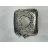 A HALLMARKED BIRMINGHAM 1910 SILVER VESTA CASE BY J.H WEIGHT 20G