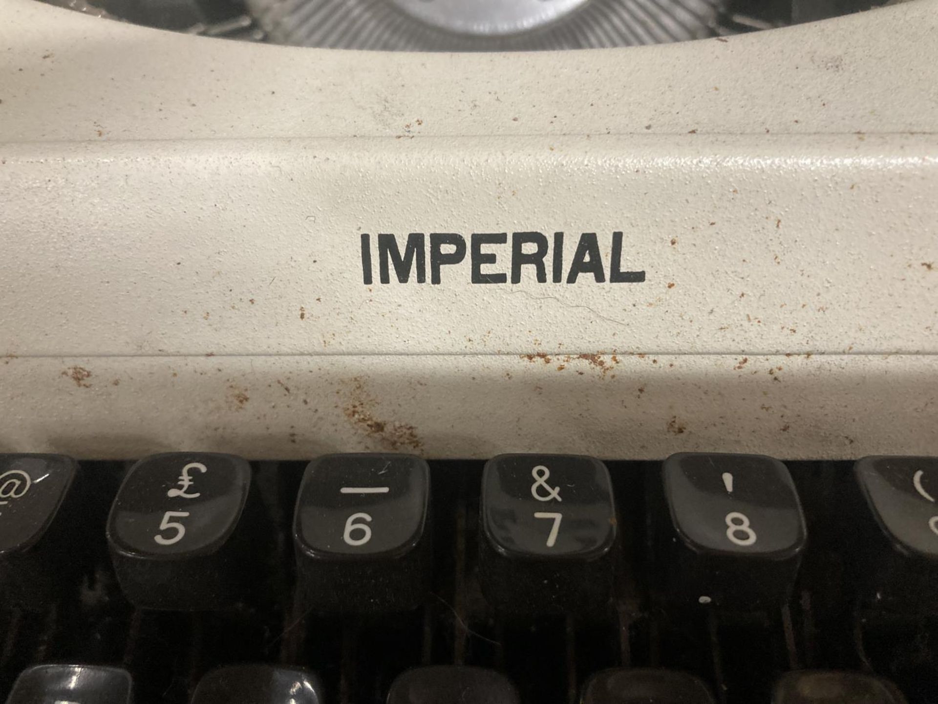 A VINTAGE IMPERIAL 'GOOD COMPANION' 203 TYPEWRITER - Image 3 of 4