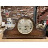 A MAHOGANY CASED VINTAGE MANTLE CLOCK WITH FRONT BEADING AND PENDULUM