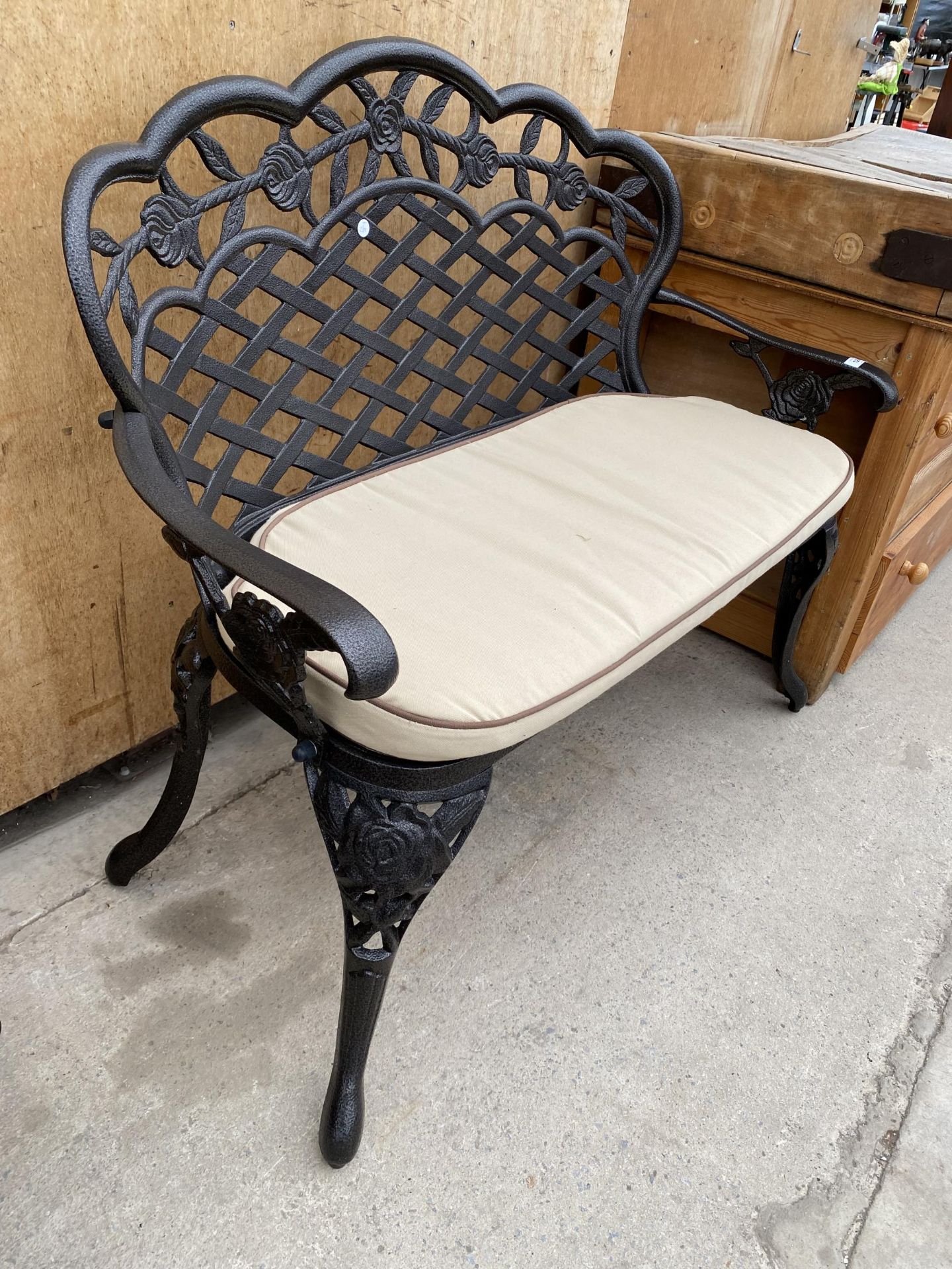 A CAST ALLOY TWO SEATER GARDEN BENCH WITH CUSHION (L:107CM) - Image 2 of 2