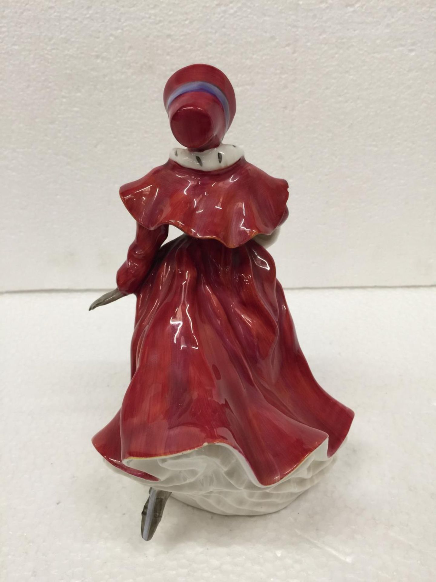 A ROYAL DOULTON FIGURE 'THE SKATER' HN 3439 - Image 3 of 5