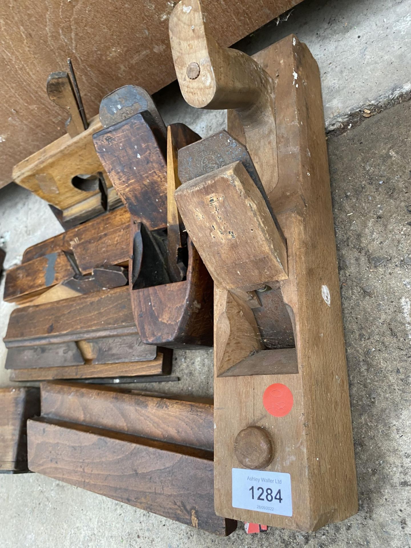 A COLLECTION OF VINTAGE WOODEN HAND PLANES - Image 2 of 2