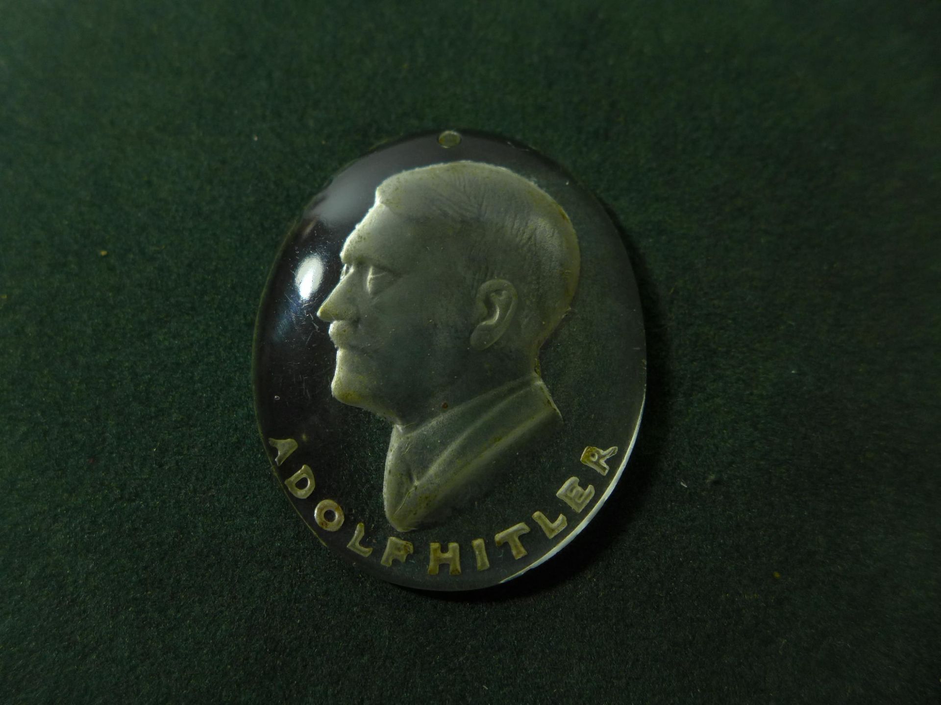 A GLASS INTAGLIO OF ADOLF HITLER, 3.5CM HIGH